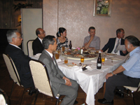 龍谷大学経済学部50周年記念事業委員会との懇談会の様子